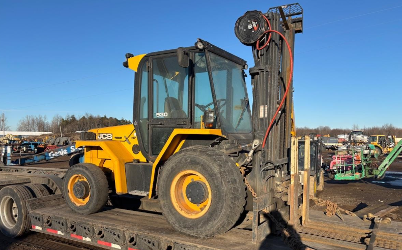 JCB Excavator for sale in Homs, JCB 930 model 2014, located in Homs, the best site for selling trucks and heavy equipment in Syria