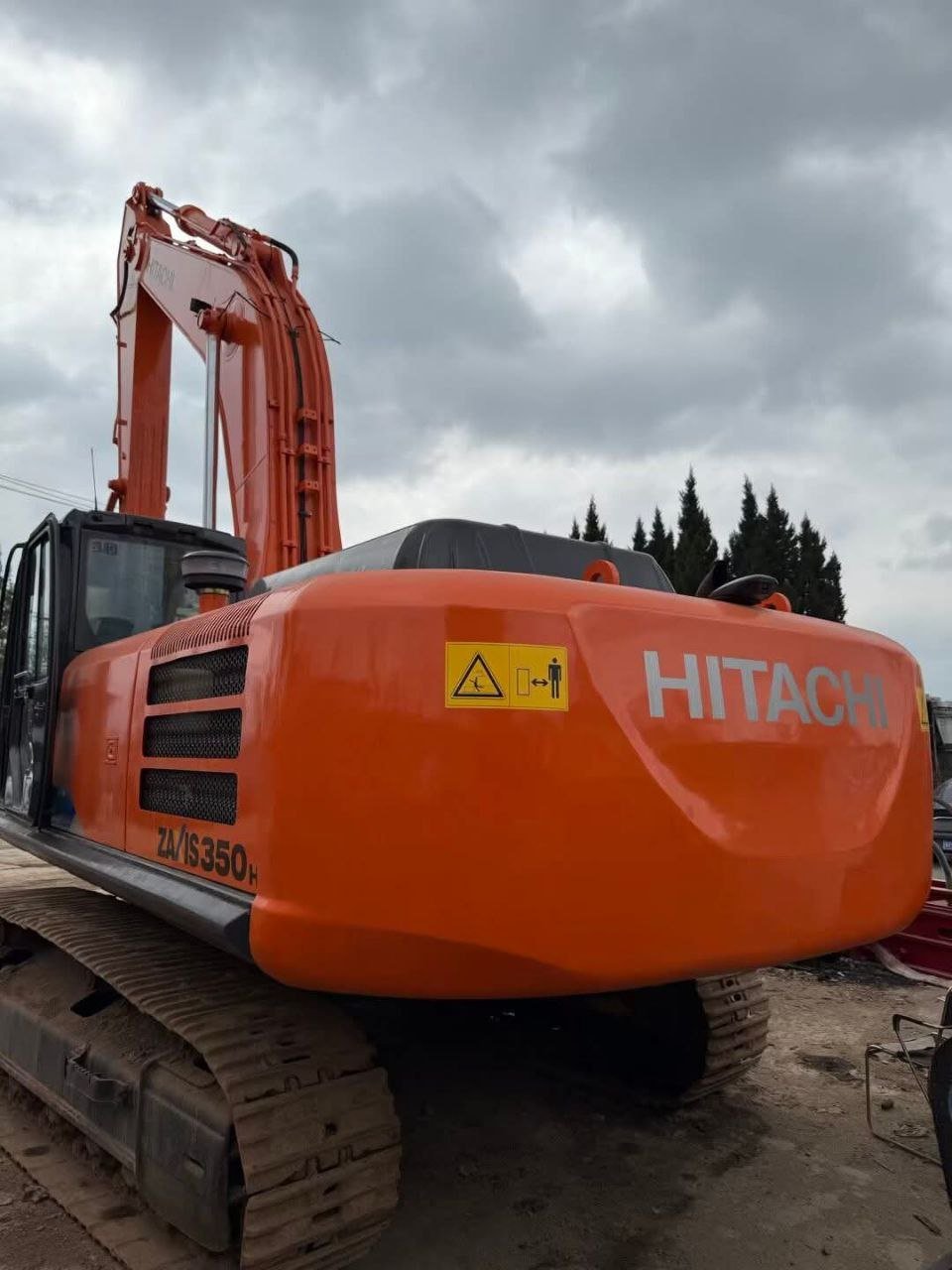 Hitachi excavator for sale in Raqqa, Hitachi 350 model 2010 located in Raqqa, the best site for selling trucks and heavy equipment in Syria