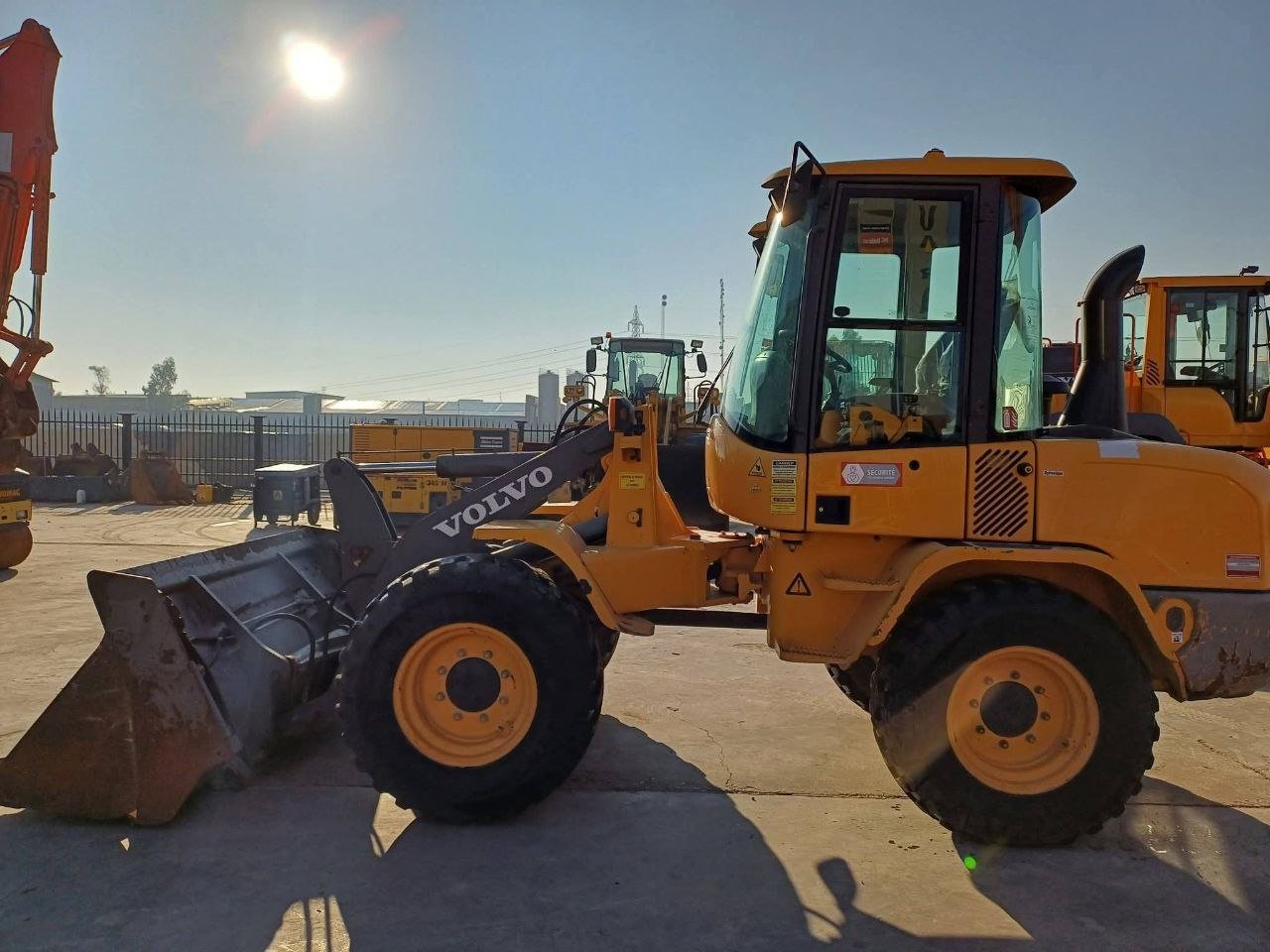 Volvo loader for sale in Aleppo, Volvo L30B model 2012 available in Aleppo, the best site for selling trucks and heavy equipment in Syria