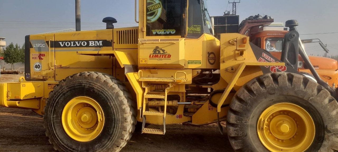 Volvo loader for sale in Damascus, Volvo 90C model 2002 available in Damascus, the best site for selling trucks and heavy equipment in Syria