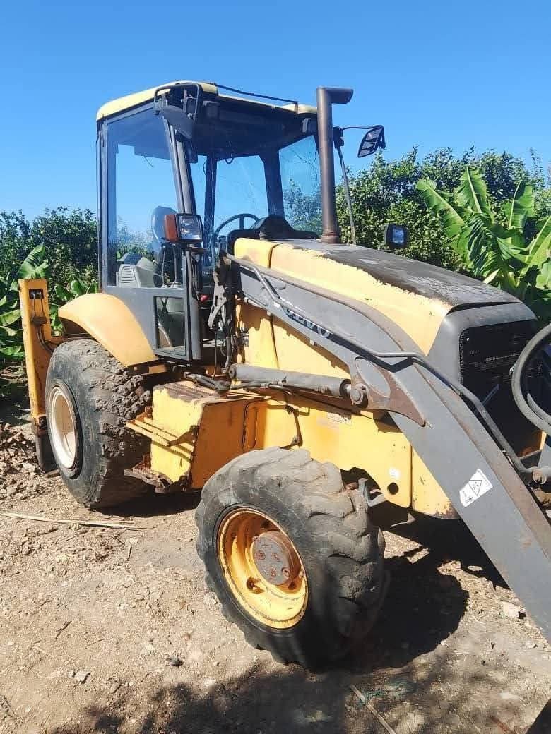 Volvo loader for sale in Damascus, Volvo 120 model 2006 available in Damascus, the best site for selling trucks and heavy equipment in Syria