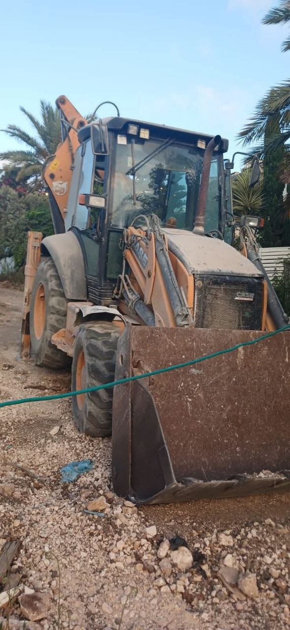 Loader case for sale in Damascus, Case 120 model 2017 located in Damascus, the best site for selling trucks and heavy equipment in Syria