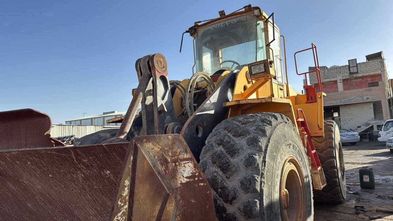 Volvo loader for sale in Damascus, Volvo 150E model 2005 imported from Jordan, the best site for selling trucks and heavy equipment in Syria