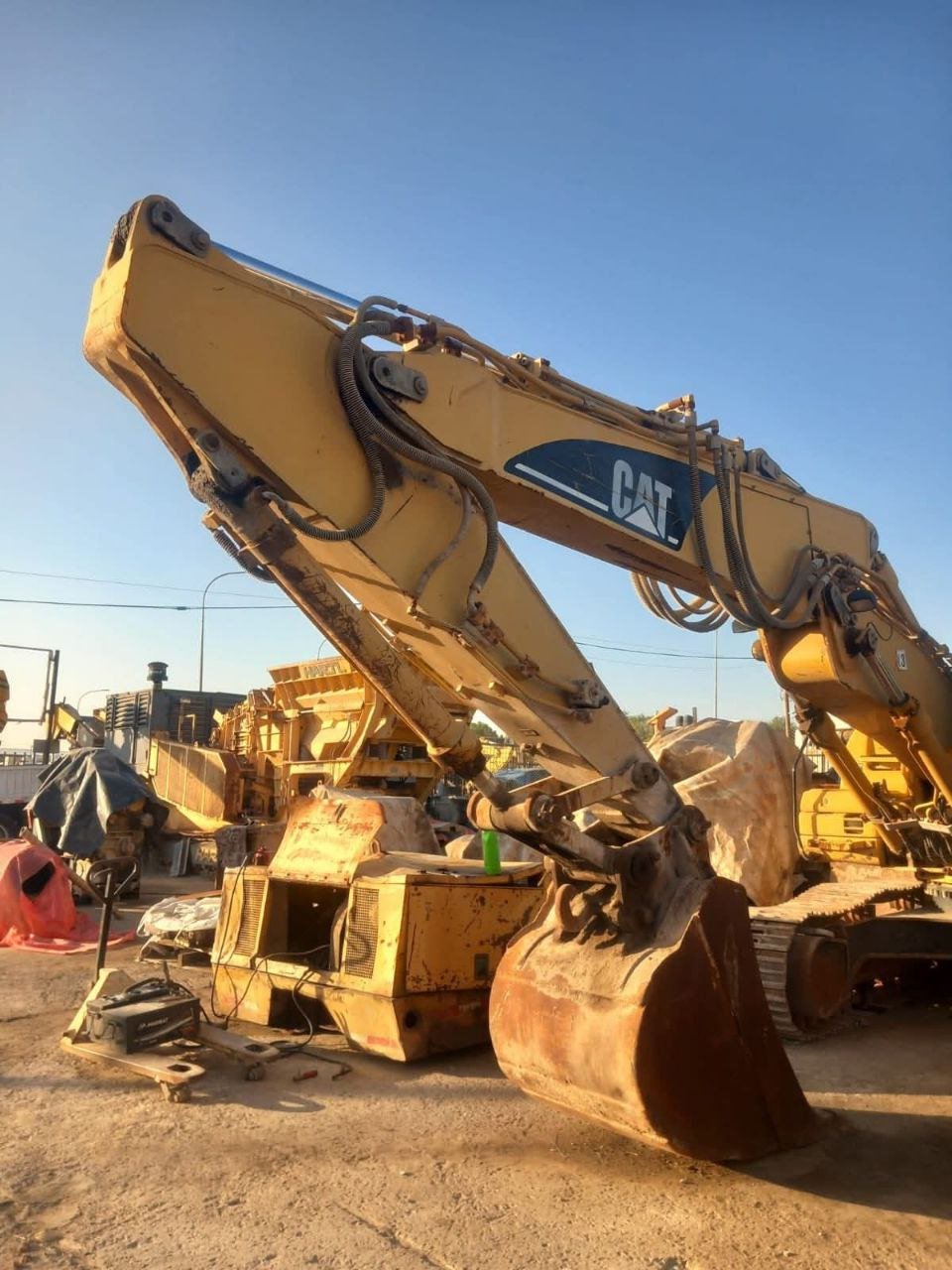 Caterpillar Excavator for sale in Damascus, Caterpillar 323 model 2006 imported from Jordan, the best site for selling trucks and heavy equipment in Syria