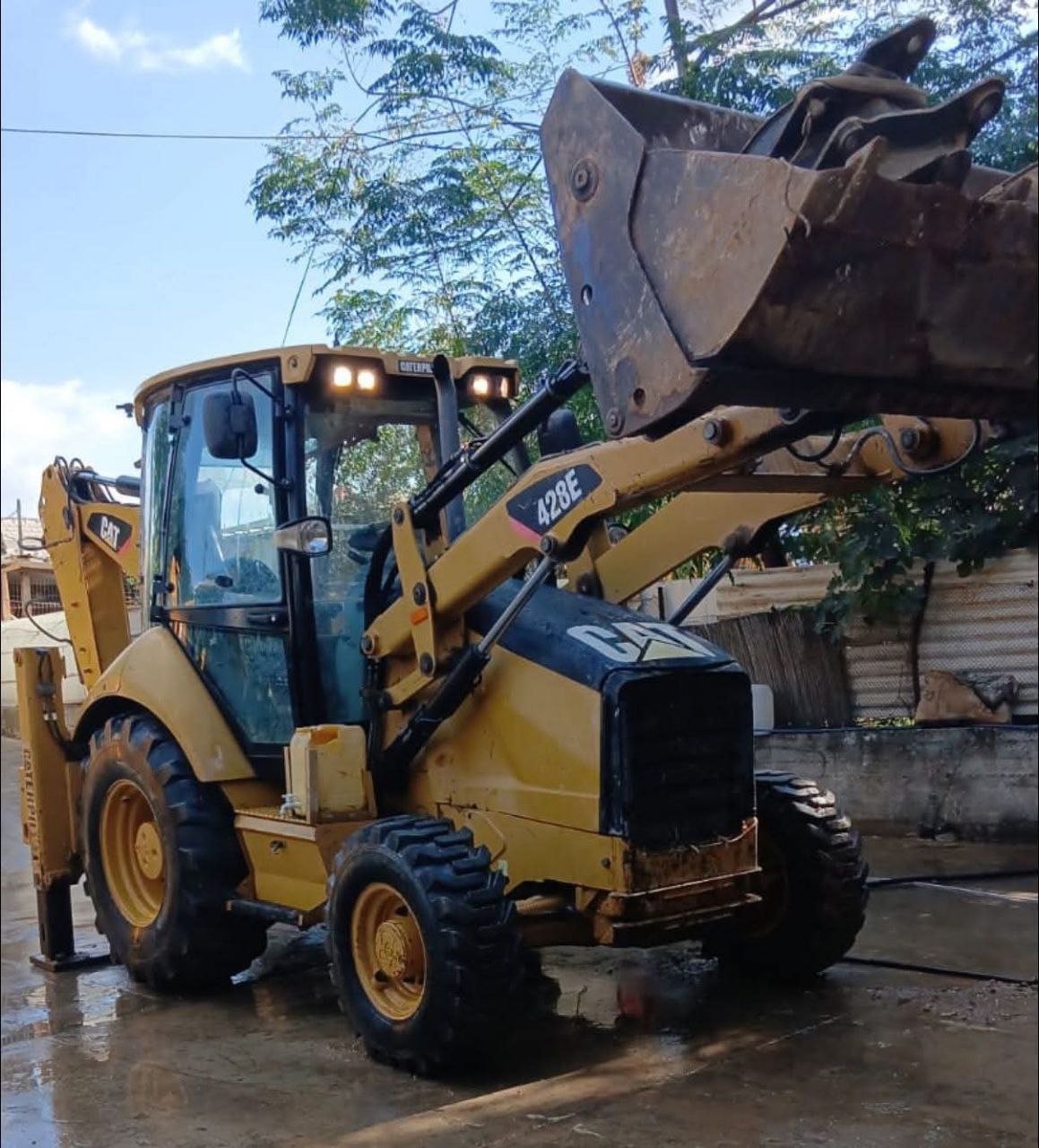 Caterpillar loader for sale in Damascus, Caterpillar 428E, 2012 model, imported from Jordan, the best site for selling trucks and heavy equipment in Syria
