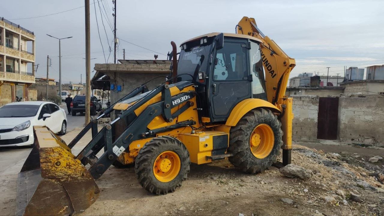 Hyundai loader for sale in Damascus, Hyundai 930 model 2004 located in Damascus, the best site for selling trucks and heavy equipment in Syria