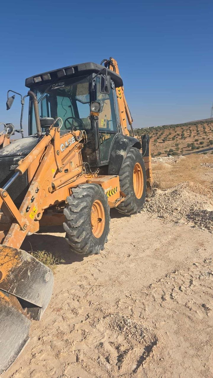 Loader CASE for sale in Damascus, 40 CASE model 2006 available in Damascus, the best site for selling trucks and heavy equipment in Syria