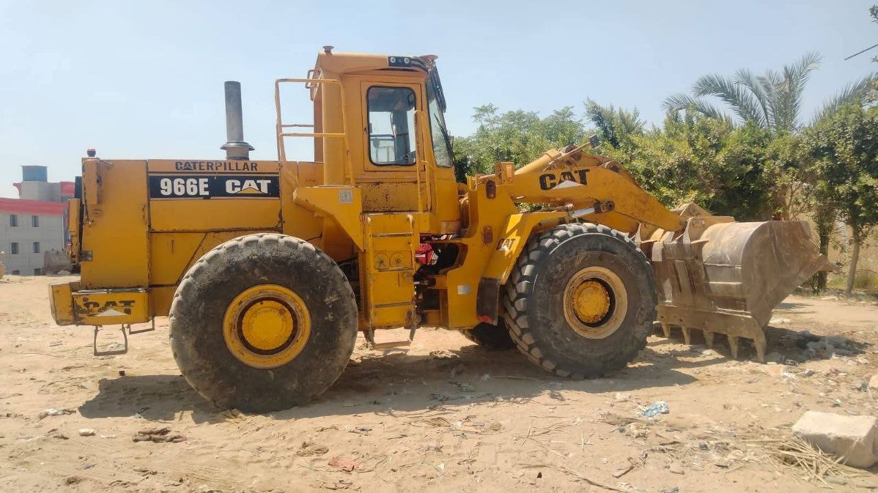 Caterpillar loader for sale in Damascus, Caterpillar 966E, 1990 model, located in Damascus, the best site for selling trucks and heavy equipment in Syria