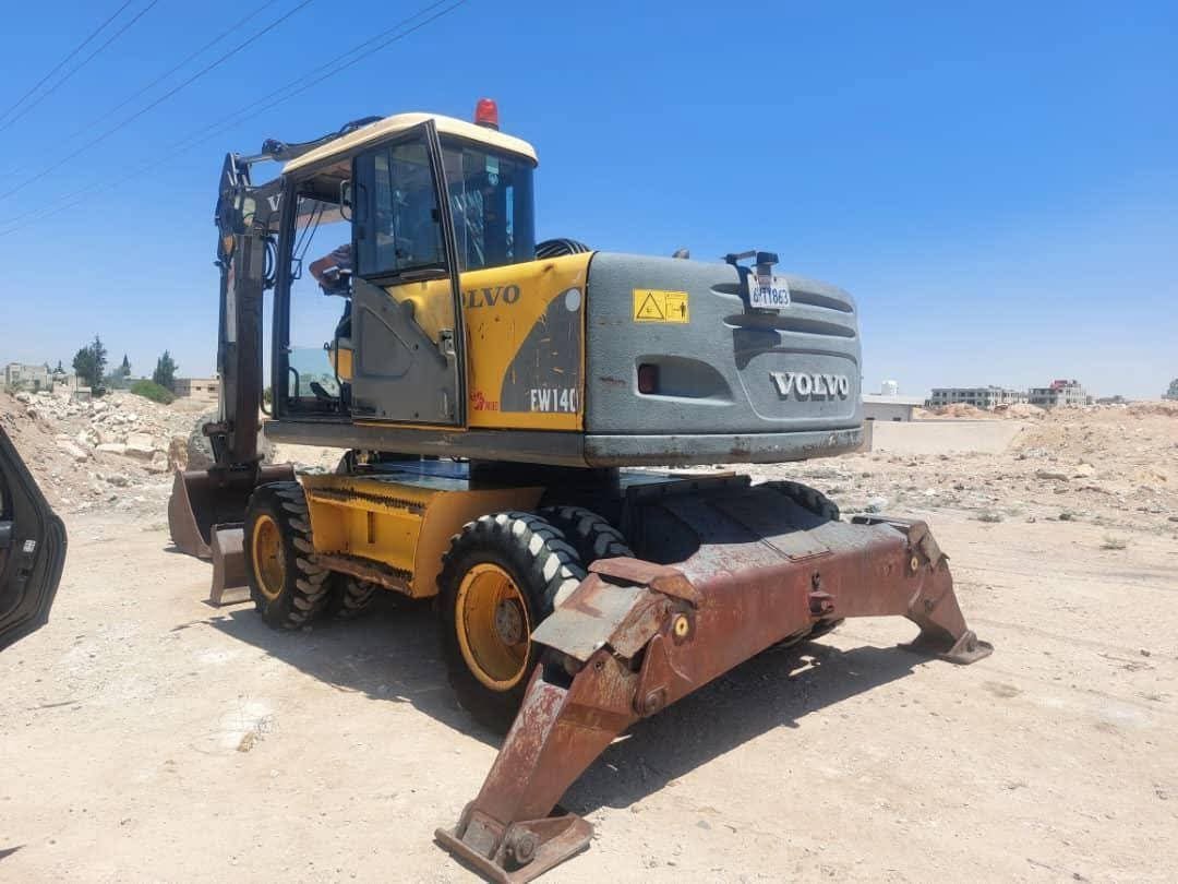 Volvo excavator for sale in Damascus, Volvo 140 model 2016 located in Damascus, the best site for selling trucks and heavy equipment in Syria