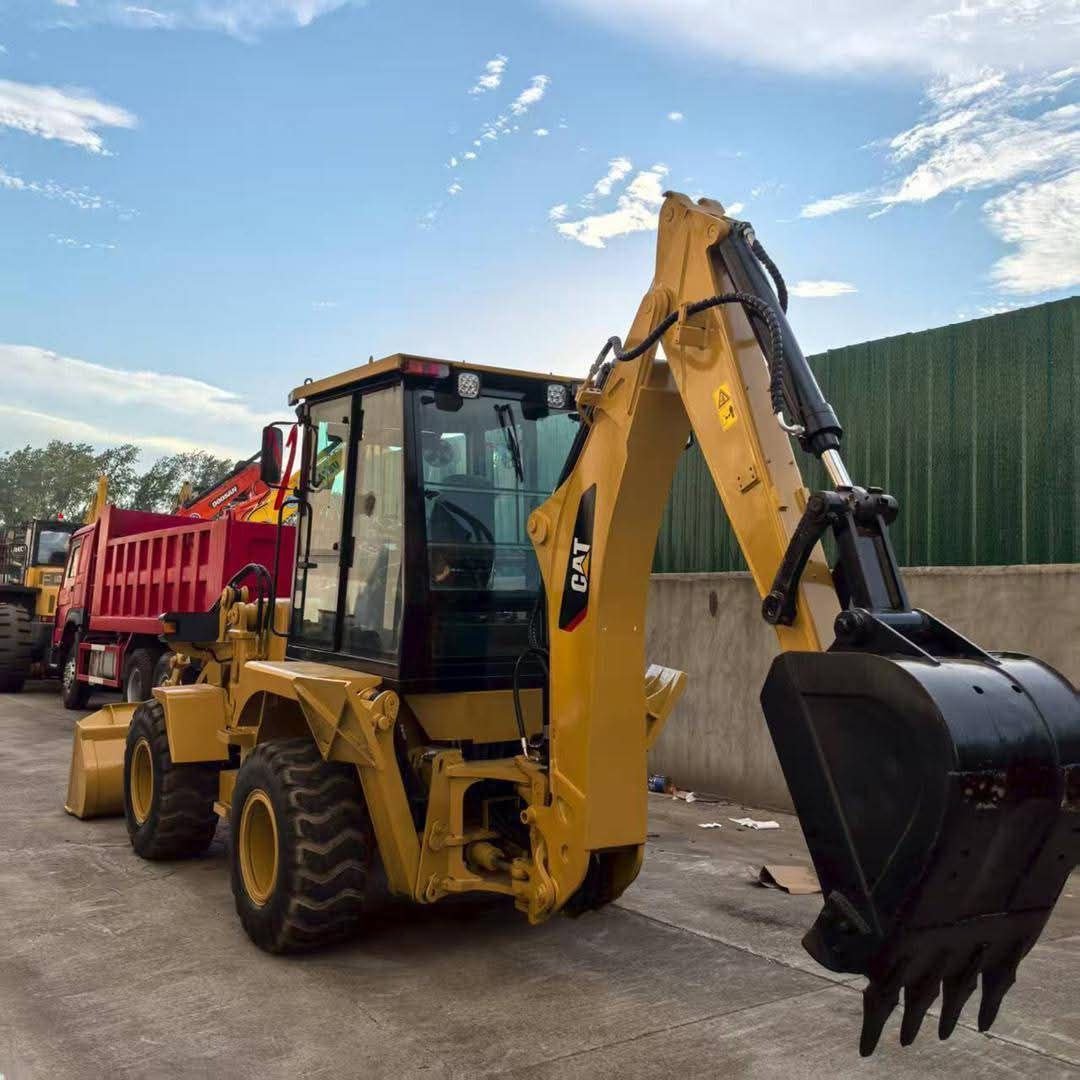 Caterpillar loader for sale in Damascus, Caterpillar 420 model 2016, located in Damascus. The best site for selling trucks and heavy equipment in Syria.