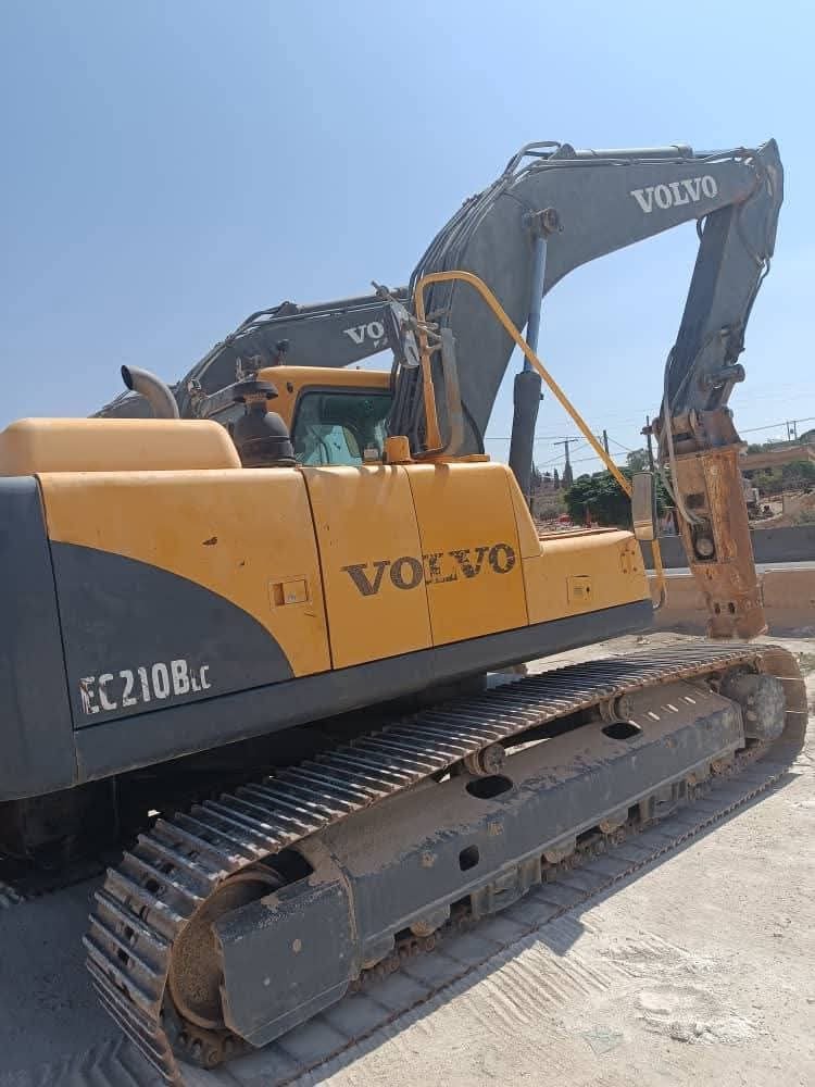 Volvo excavator for sale in Aleppo, Volvo 210B model 2014 located in Aleppo, the best site for selling trucks and heavy equipment in Syria