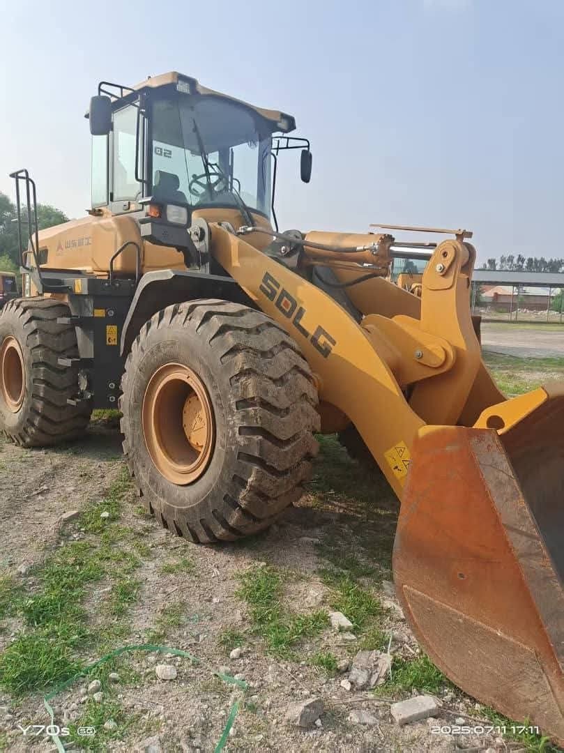 SDLG loader for sale in Aleppo, SDLG 955, model 2008, located in Aleppo, the best site for selling trucks and heavy equipment in Syria