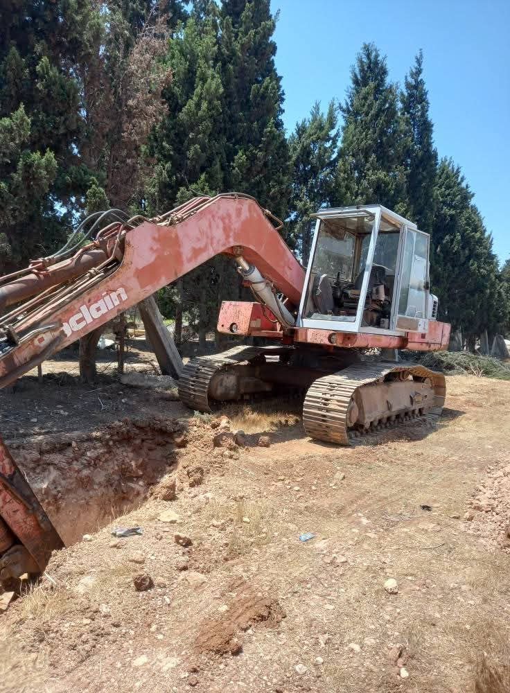 Loader Poclain for sale in Aleppo, Bucklin 120, model 1985, located in Aleppo. The best site for selling trucks and heavy equipment in Syria.