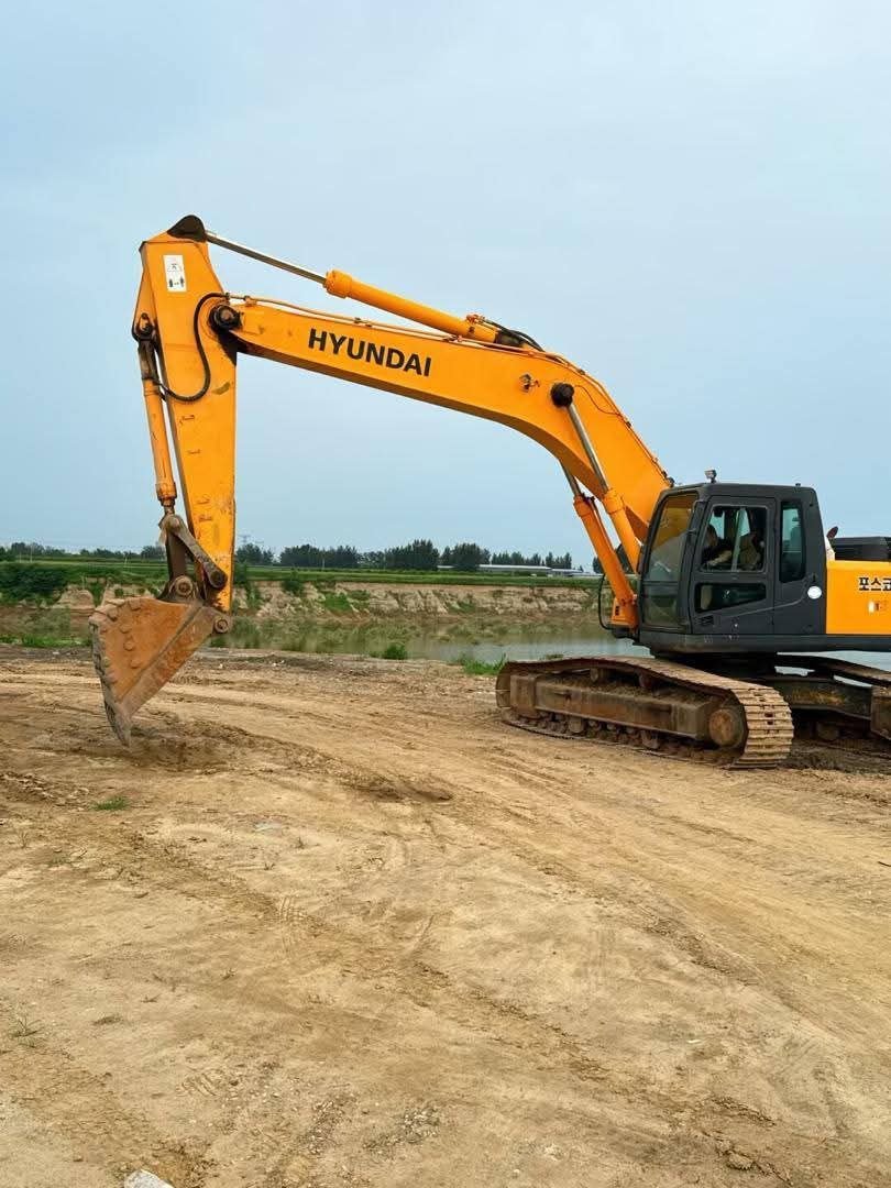 Hyundai excavator for sale in Aleppo, Hyundai 320 model 2013, located in Aleppo, the best site for selling trucks and heavy equipment in Syria