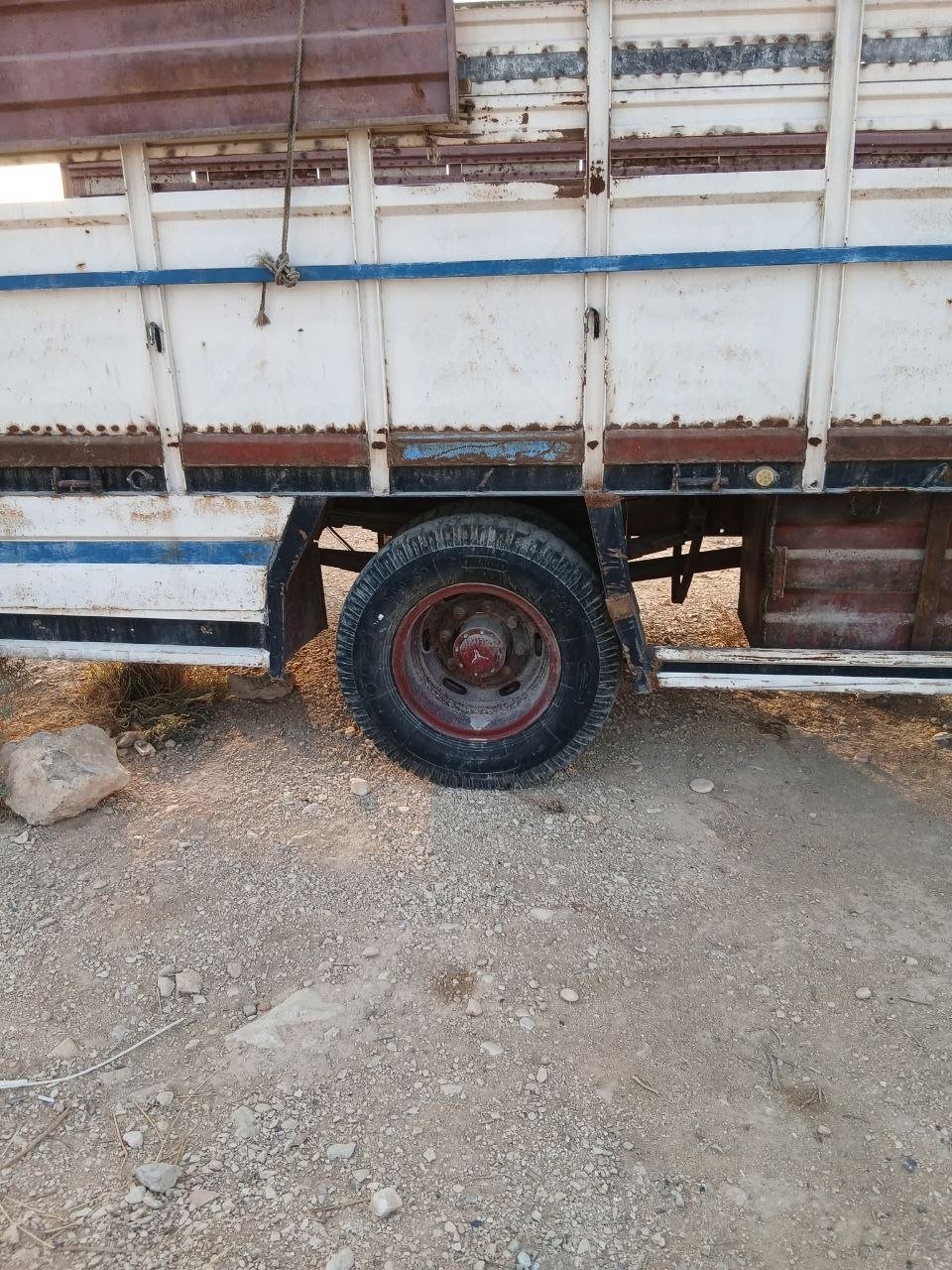 Iveco truck for sale in Idlib, Iveco 420, 1986 model, located in Idlib, the best site for selling trucks and heavy equipment in Syria