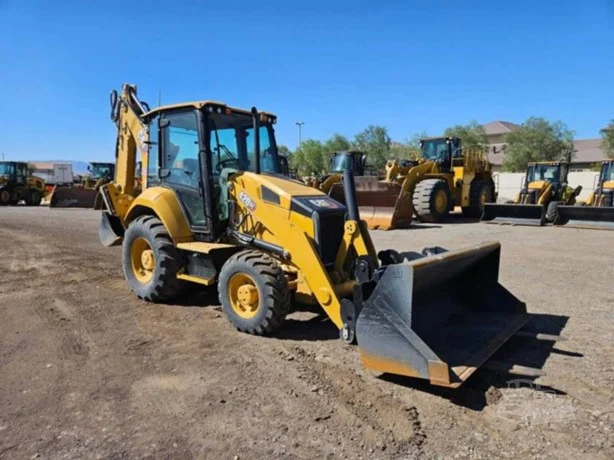 CATERPILLAR loader for sale in Idlib, CATERPILLAR 420 model 2002, located in Idlib, the best site for selling trucks and heavy equipment in Syria