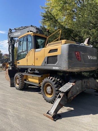 VOLVO excavator for sale in Damascus, VOLVO EW210D model 2018 located in Damascus, the best site for selling trucks and heavy equipment in Syria