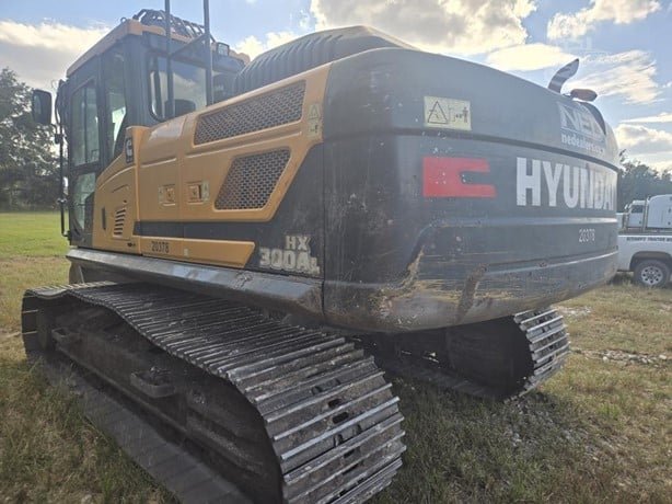 HYUNDAI Excavator for sale in Damascus, HYUNDAI HX300AL, 2022 model, located in Damascus, the best site for selling trucks and heavy equipment in Syria