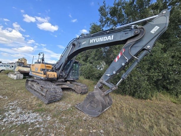 HYUNDAI Excavator for sale in Damascus, HYUNDAI HX300AL, 2022 model, located in Damascus, the best site for selling trucks and heavy equipment in Syria