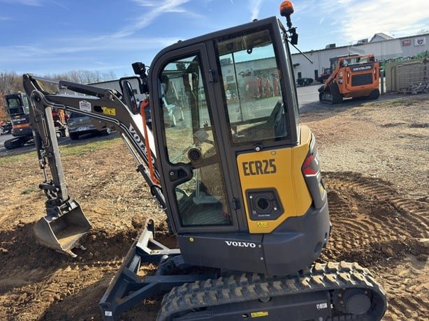 VOLVO excavator for sale in Damascus, VOLVO ECR25 model 2022 available in Damascus, the best site for selling trucks and heavy equipment in Syria