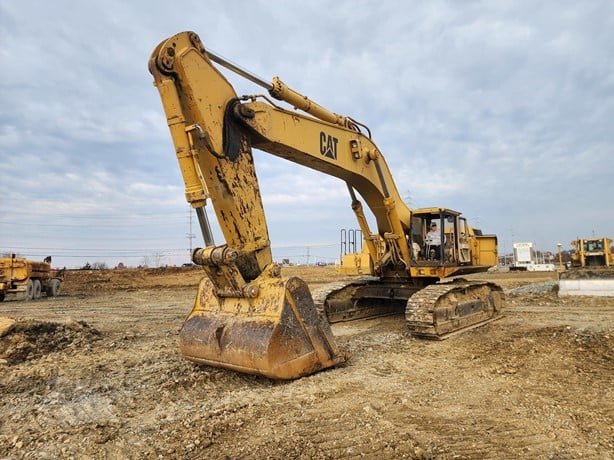CATERPILLAR excavator for sale in Damascus, CATERPILLAR 375L model 1994, located in Damascus. The best site for selling trucks and heavy equipment in Syria.