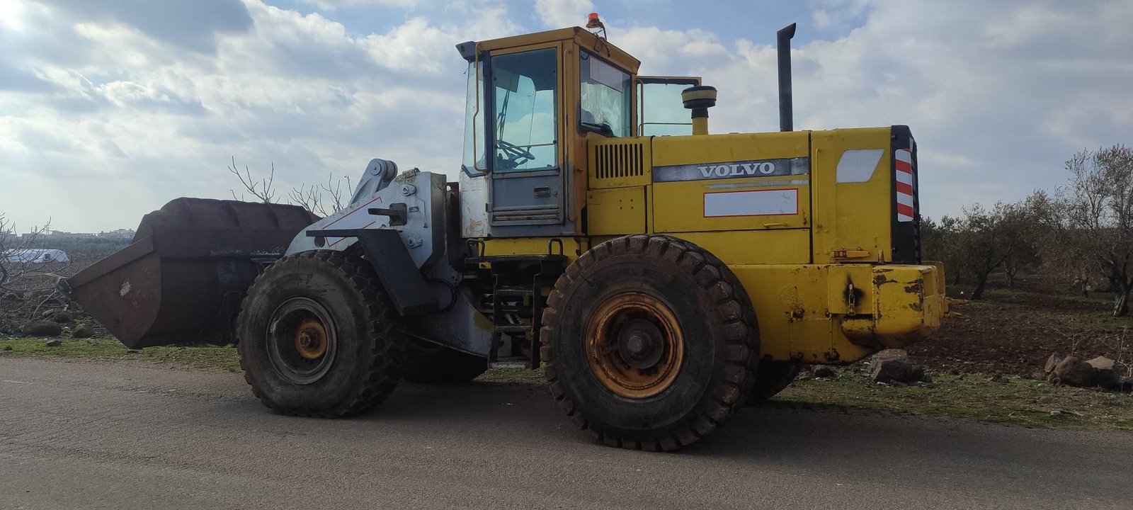 For Sale: Volvo L120C Wheel Loader - 2000 Model - UK Import (Located in Daraa)