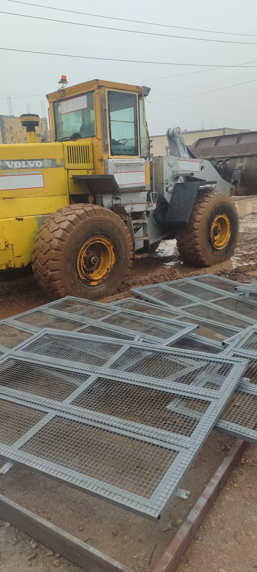 For Sale: Volvo L120C Wheel Loader - 2000 Model - UK Import (Located in Daraa)