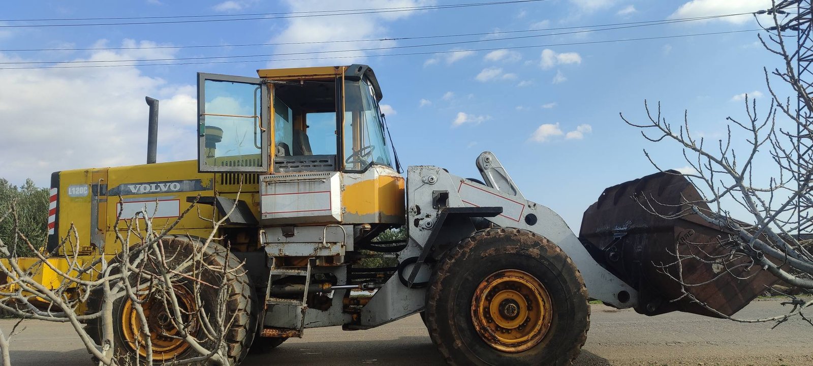 For Sale: Volvo L120C Wheel Loader - 2000 Model - UK Import (Located in Daraa)