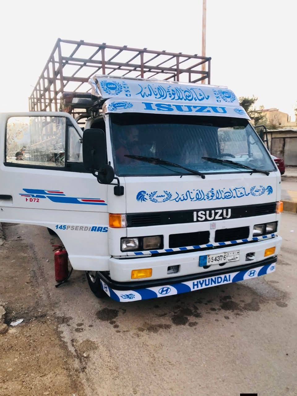 For Sale: Isuzu Truck 1993 Model, Excellent Condition, Located in Damascus