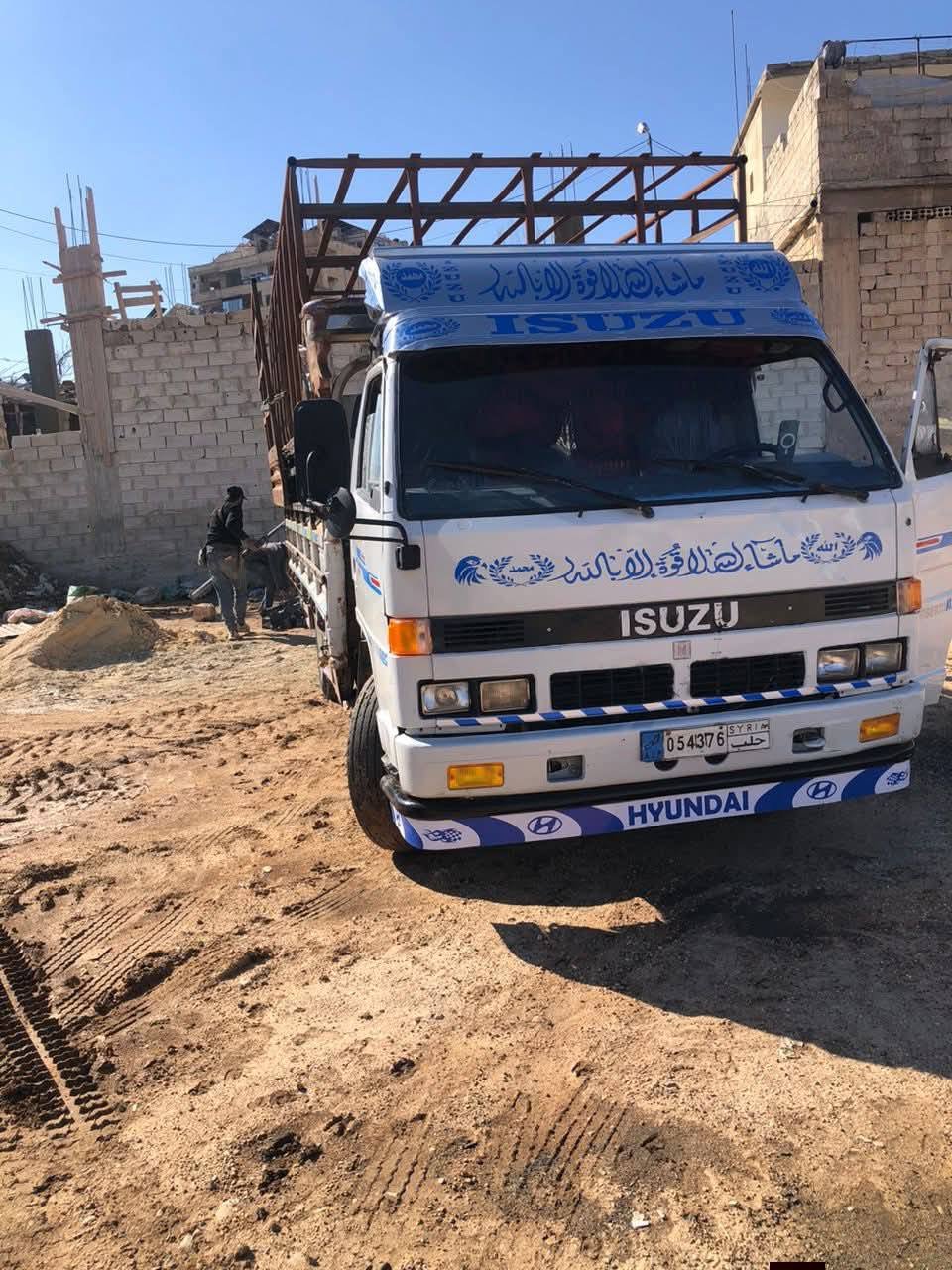For Sale: Isuzu Truck 1993 Model, Excellent Condition, Located in Damascus