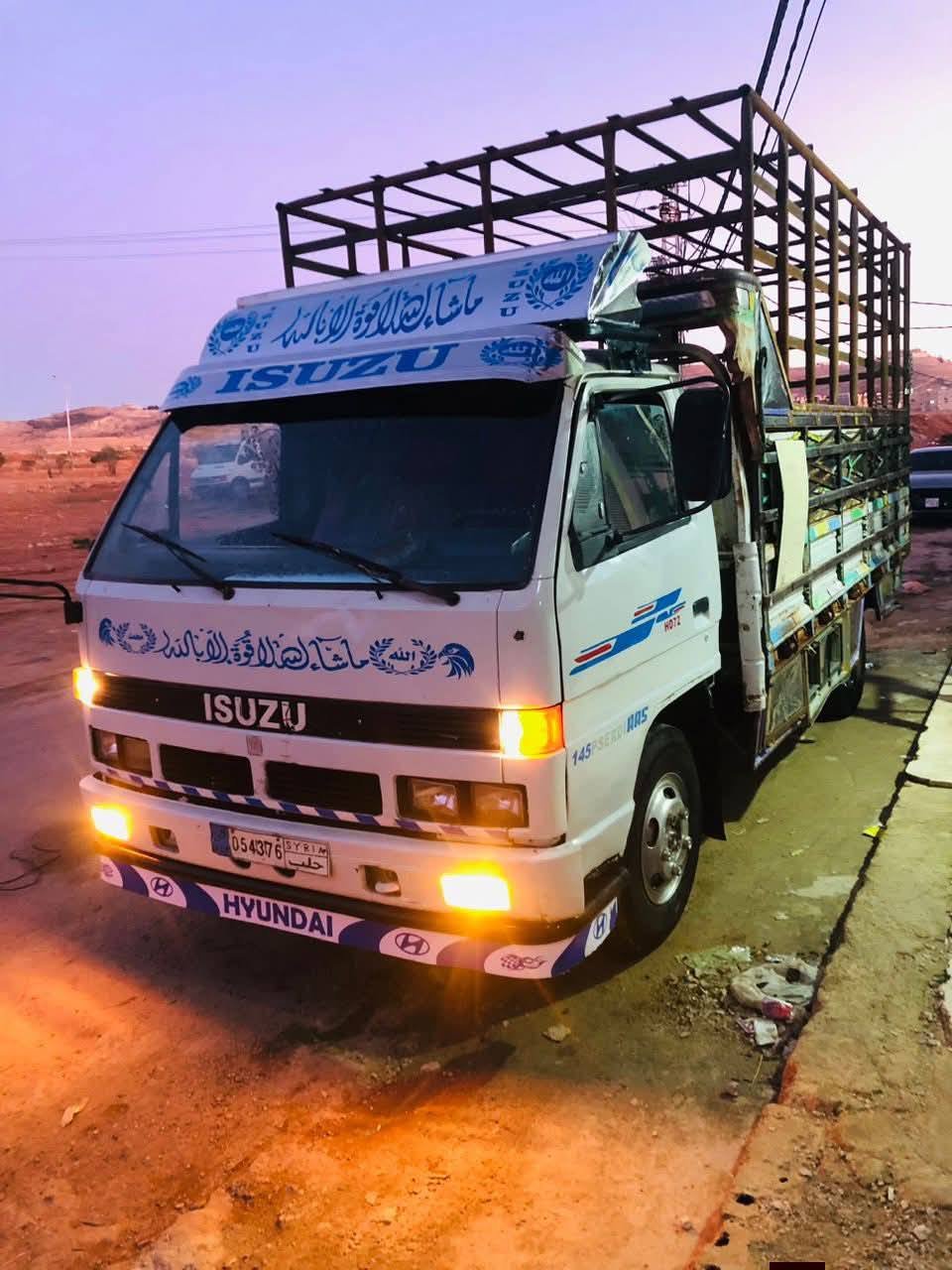For Sale: Isuzu Truck 1993 Model, Excellent Condition, Located in Damascus