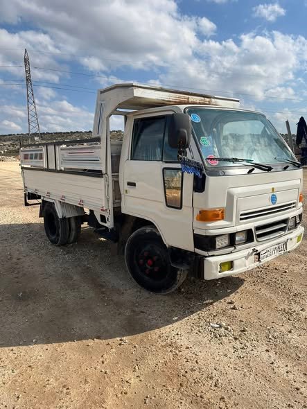For Sale: Daihatsu Japanese Truck, 2005 Model, Located in Sarmada