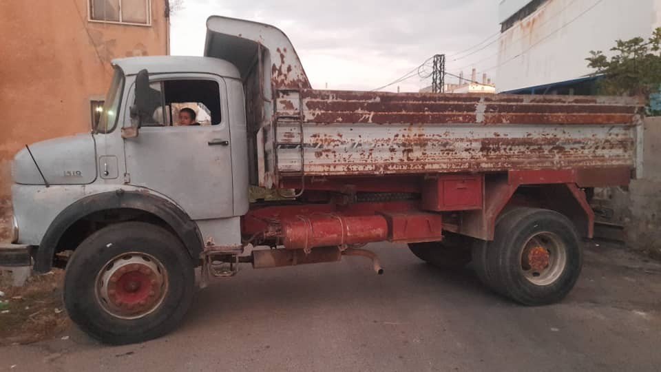 للبيع: مرسيدس راسين 1519 وبازار في حمص