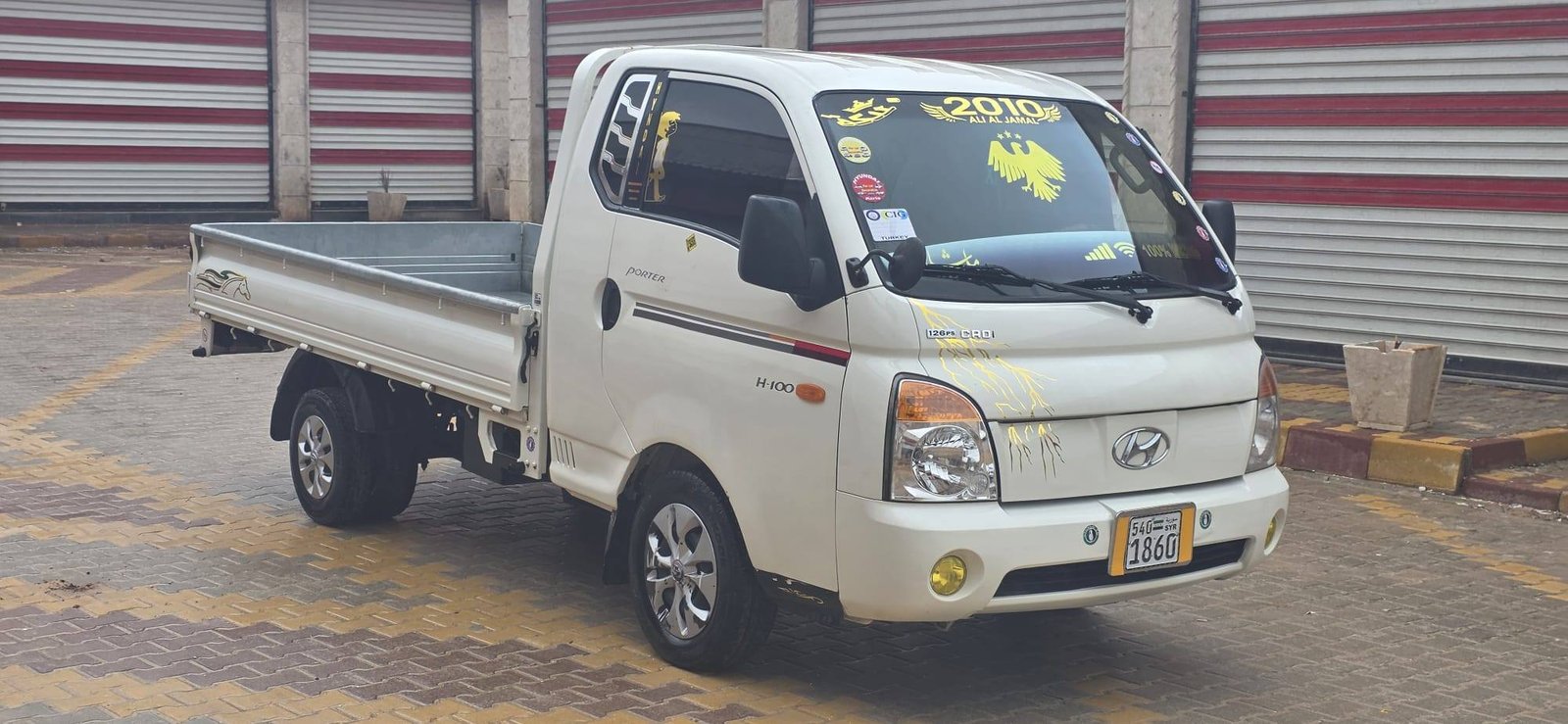 للبيع في إدلب سرمدا: شاحنة هيونداي بورتر 2010 - إدخال جديد