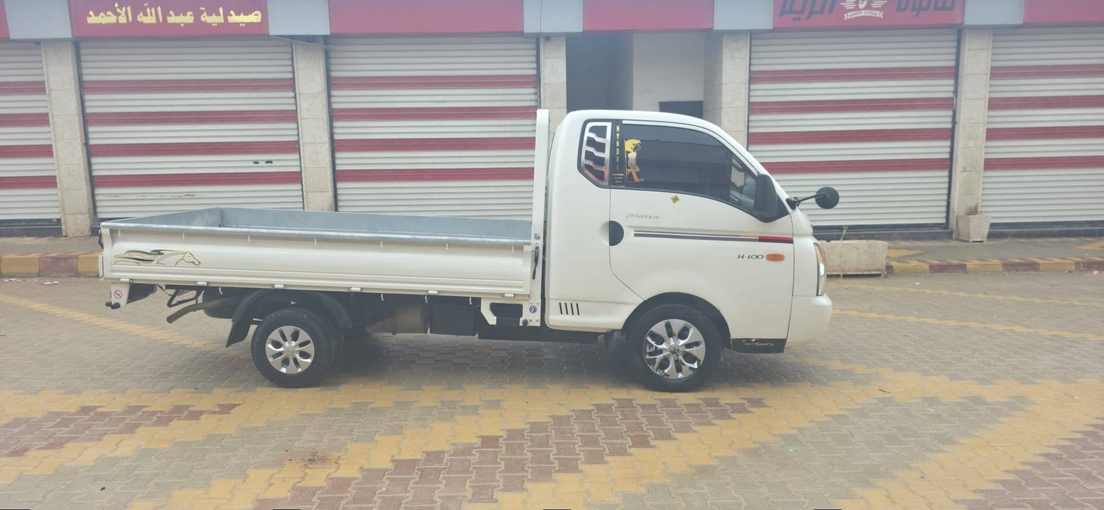 للبيع في إدلب سرمدا: شاحنة هيونداي بورتر 2010 - إدخال جديد