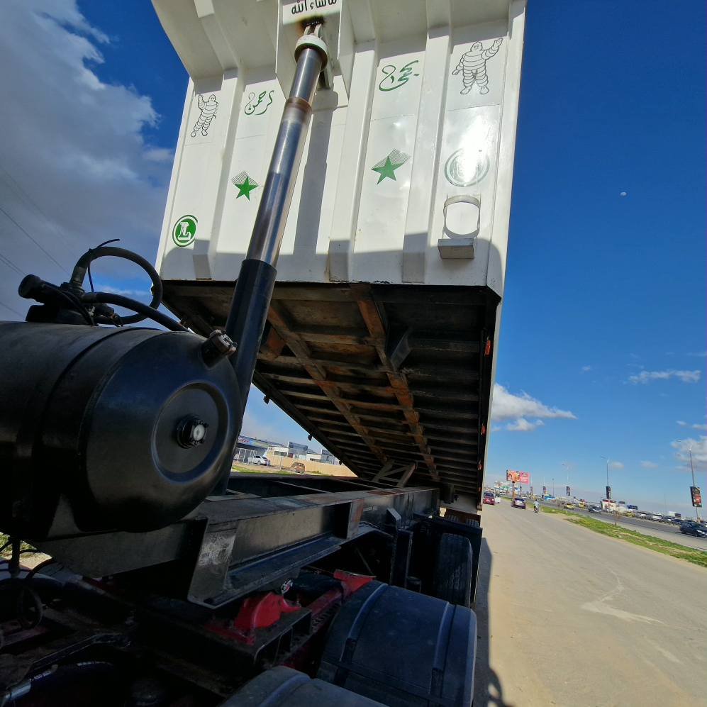 تريلا قلاب مرسيدس بنز للبيع في دمشق