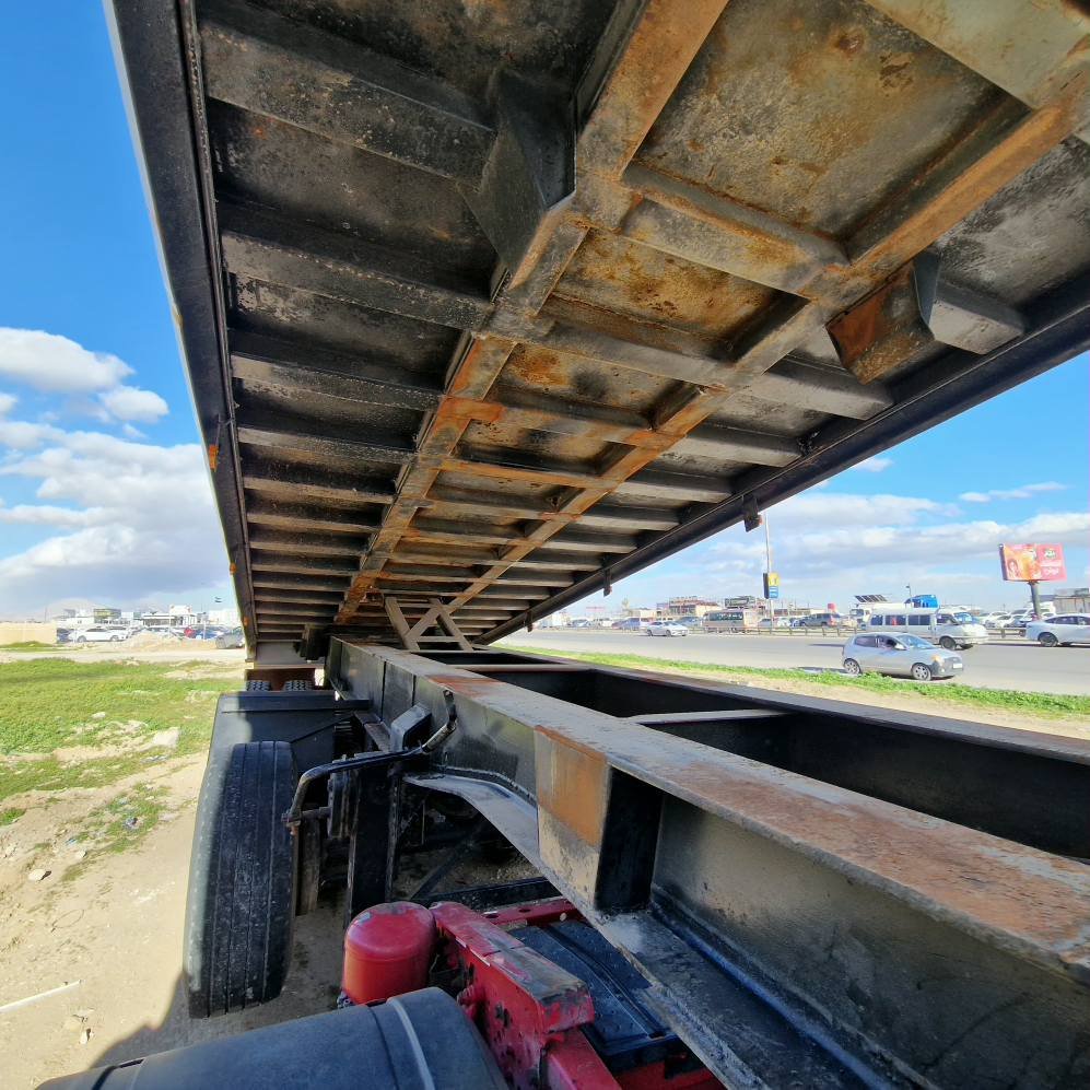 تريلا قلاب مرسيدس بنز للبيع في دمشق