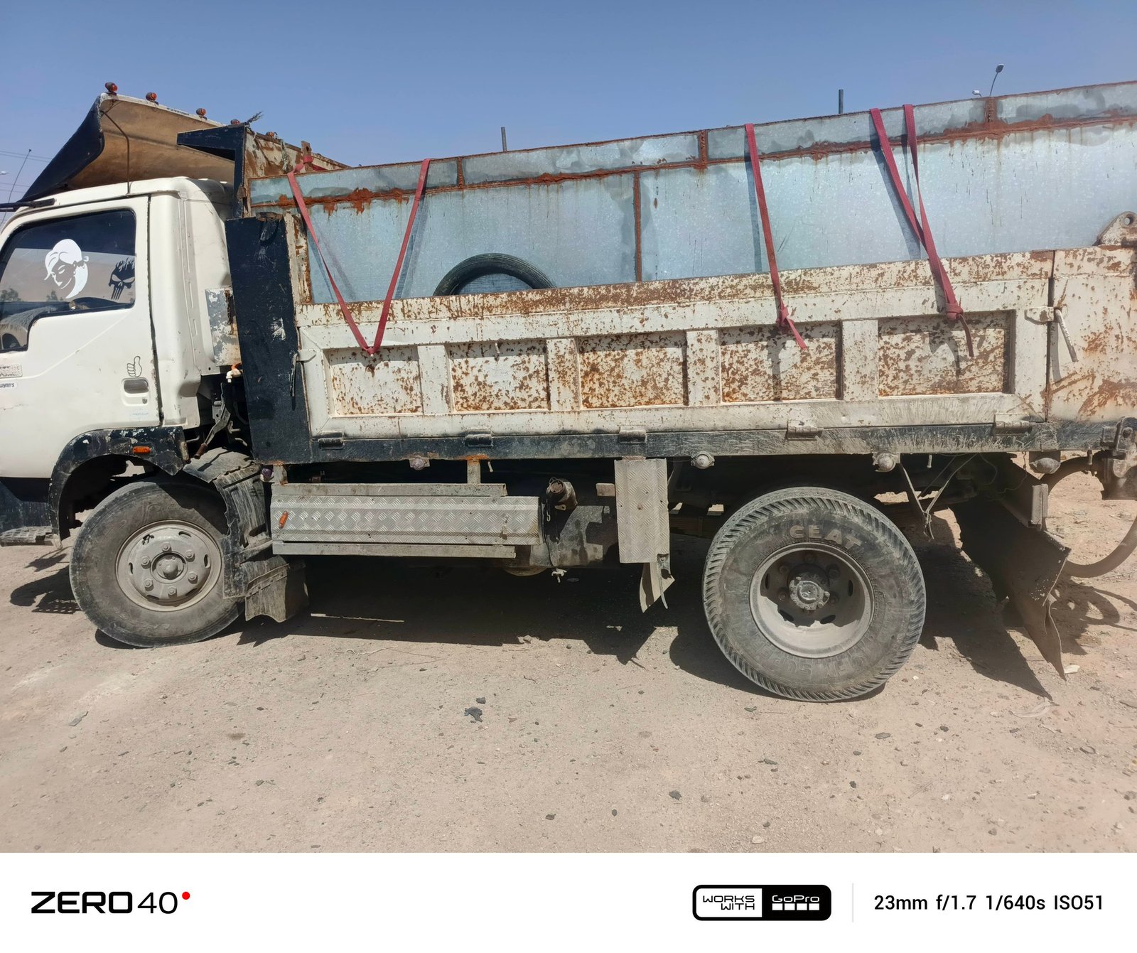 للبيع شاحنة في ريف دمشق عدرا الصناعية - قلاب دافنك 5 أمتار