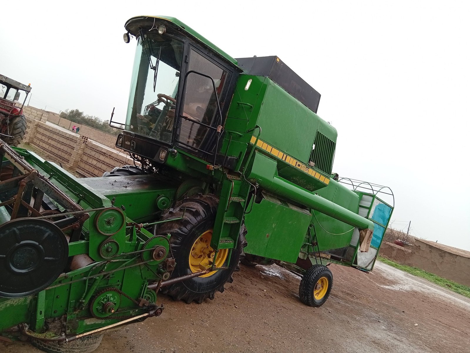 للبيع حصادة 1065 - اليعربية