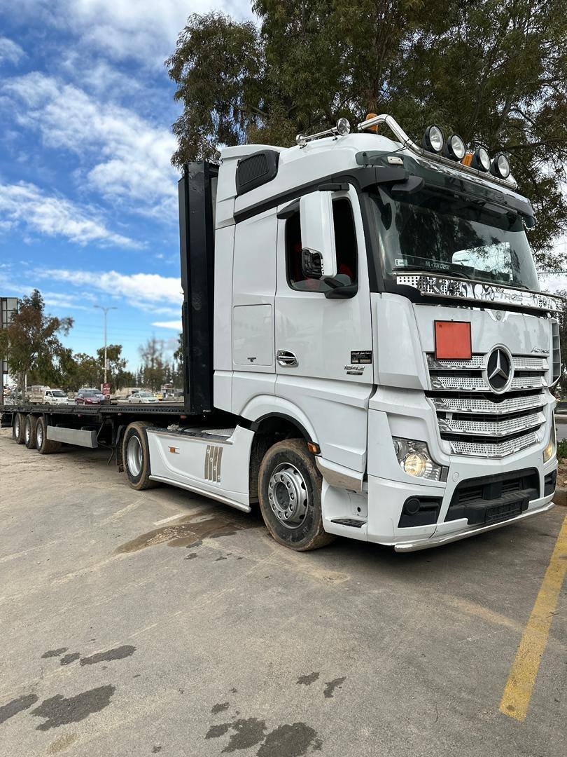 For Sale in Damascus - Mercedes MP4 2016 with Trailer