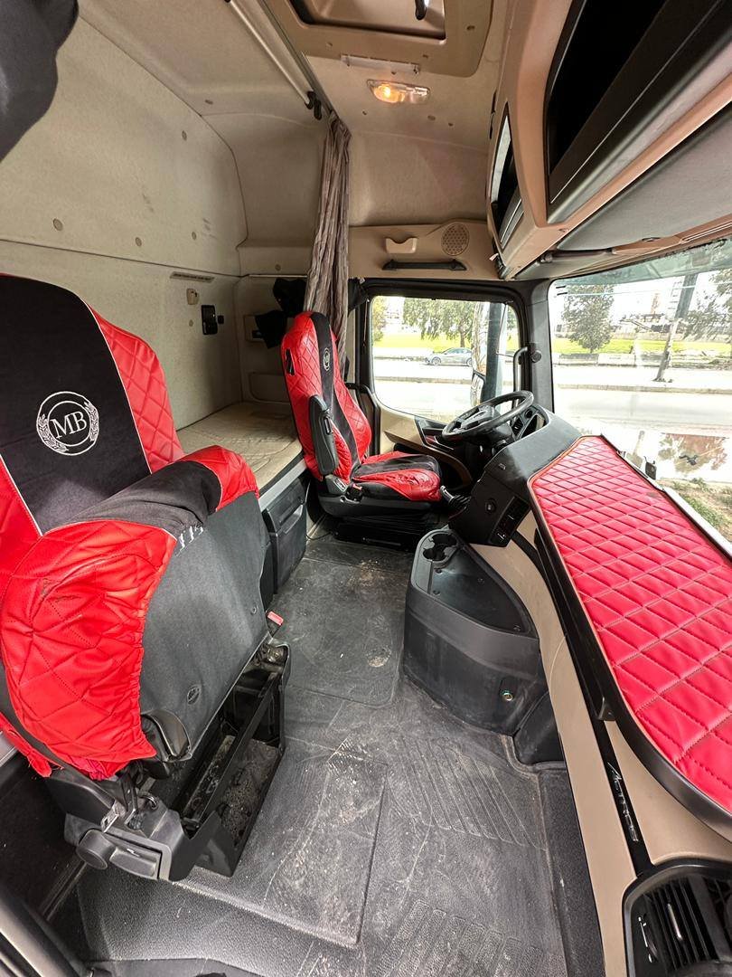 For Sale in Damascus - Mercedes MP4 2016 with Trailer