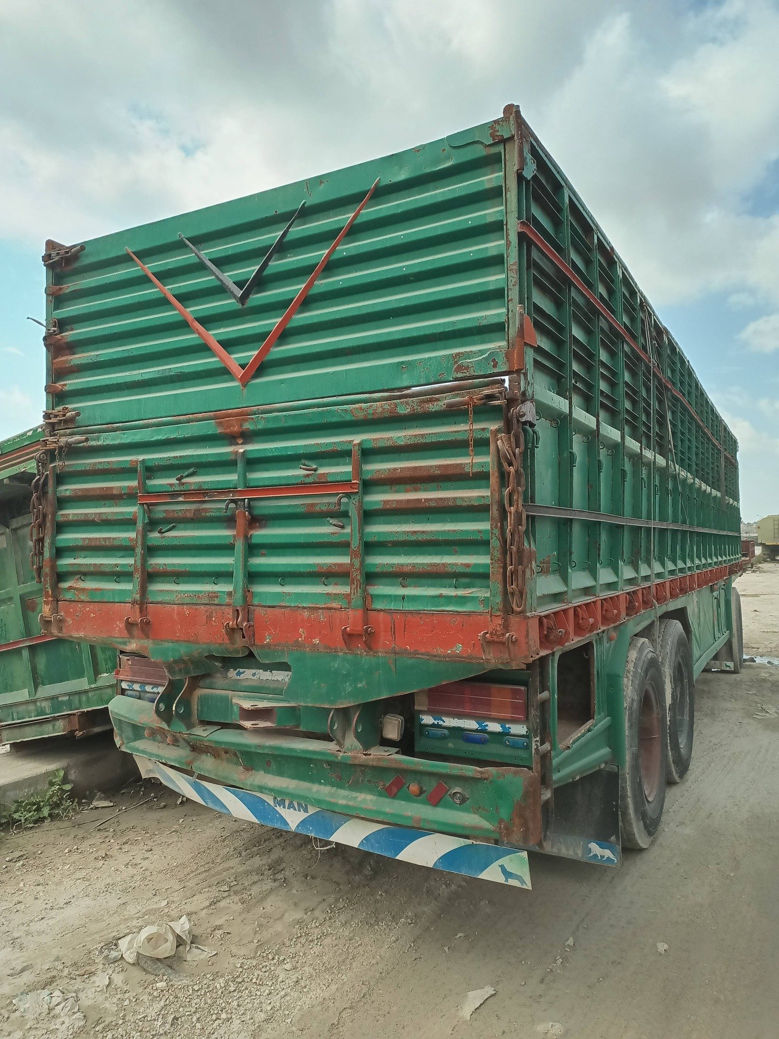 للبيع في حلب - تريلة 3 محاور طول 11.5 متر