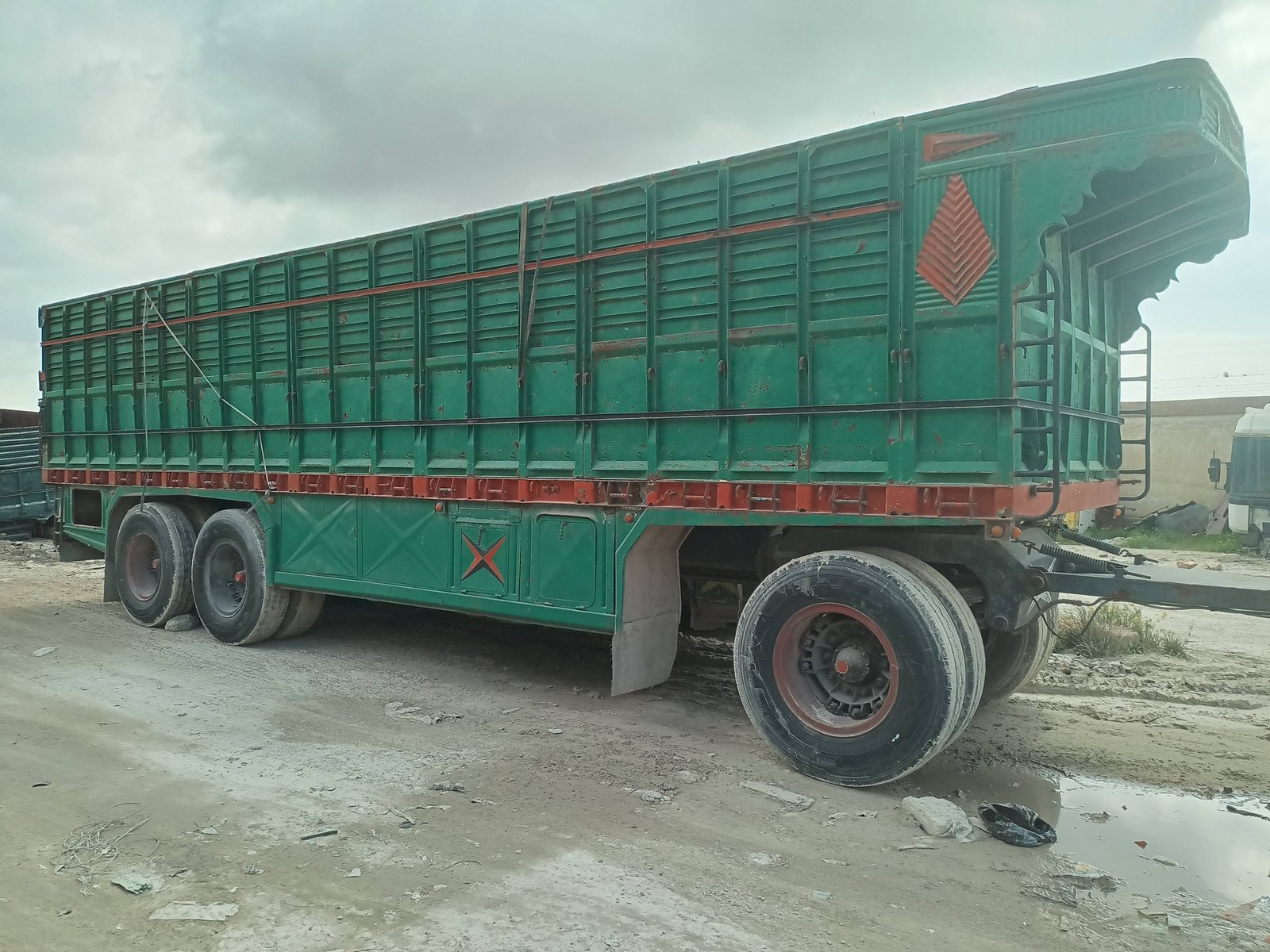 للبيع في حلب - تريلة 3 محاور طول 11.5 متر