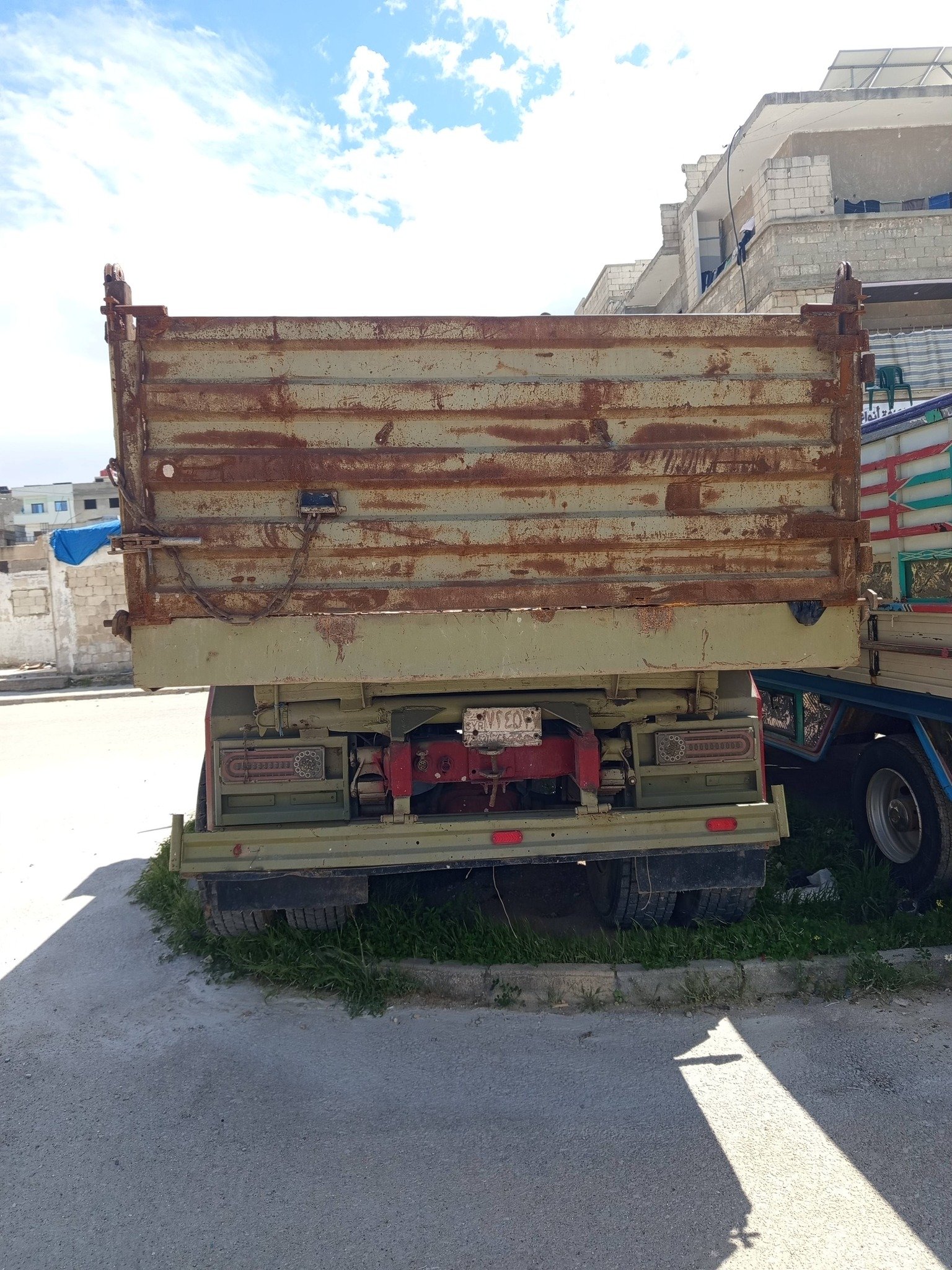 للبيع في حمص, شاحنة قلاب MAN