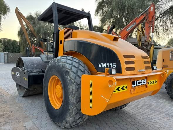 For Sale in Idlib Sarmin: JCB VM115 Roller 2012 - Excellent Condition