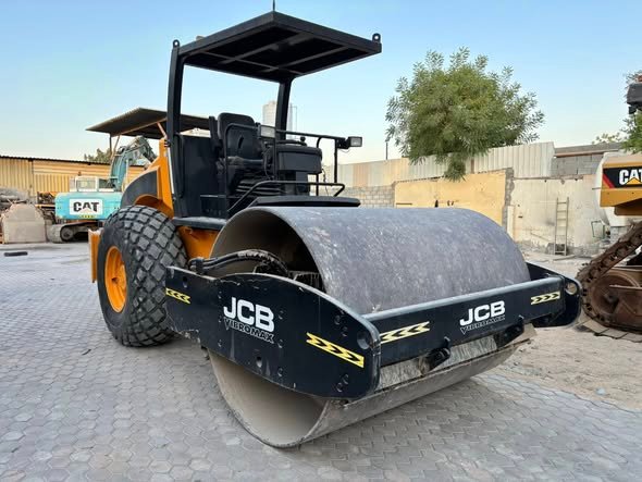 For Sale in Idlib Sarmin: JCB VM115 Roller 2012 - Excellent Condition